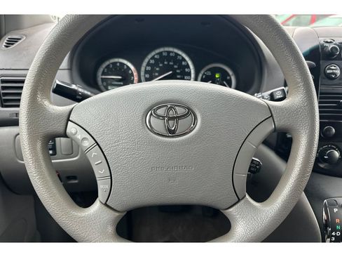 Used 2005 Toyota Sienna LE image 23