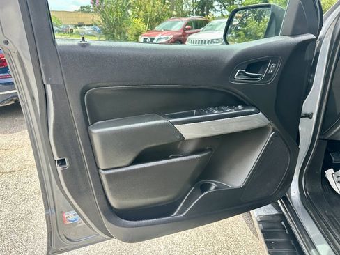 Used 2019 Chevrolet Colorado LT w/ LT Convenience Package AWD/4WD image 11