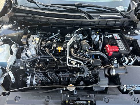 Used 2025 Nissan Altima 2.5 SV image 9