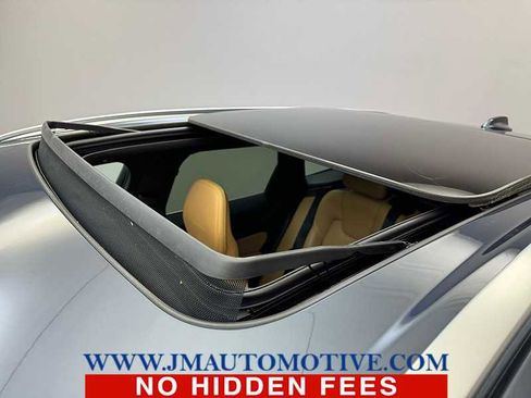 Used 2019 Volvo XC60 T5 Inscription w/ Protection Package image 11