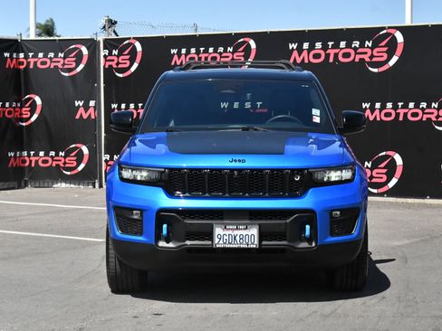 Used 2023 Jeep Grand Cherokee Trailhawk w/ Advanced Protech Group II AWD/4WD image 2