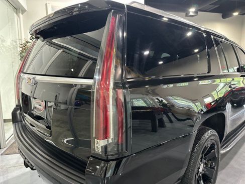 Used 2019 Cadillac Escalade ESV Premium Luxury AWD/4WD image 32