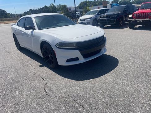 Used 2022 Dodge Charger SXT w/ Blacktop Package image 4