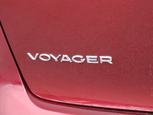 Used 2023 Chrysler Voyager LX FWD image 30