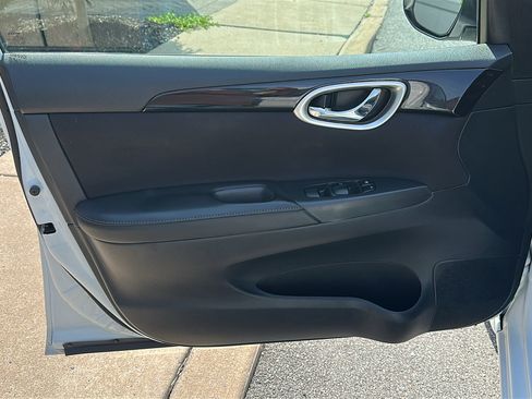 Used 2019 Nissan Sentra SV FWD image 13