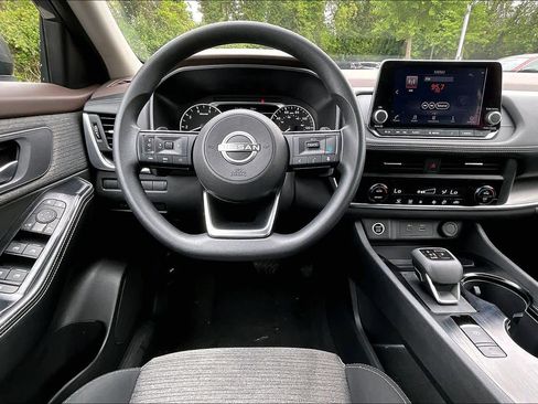 Used 2023 Nissan Rogue SV AWD/4WD image 6