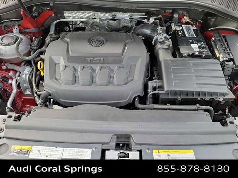Used 2021 Volkswagen Tiguan SE w/ Panoramic Sunroof Package image 9