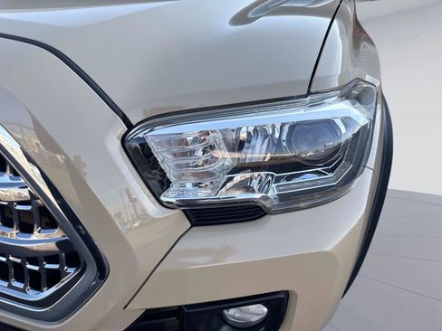 Used 2016 Toyota Tacoma TRD Off-Road image 17