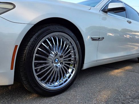 Used 2011 BMW 750Li xDrive AWD/4WD image 8