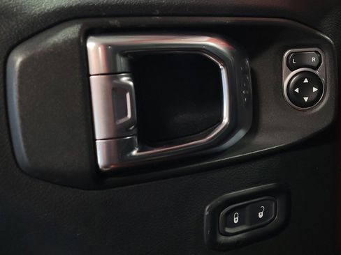 Used 2018 Jeep Wrangler Unlimited Sport S AWD/4WD image 27
