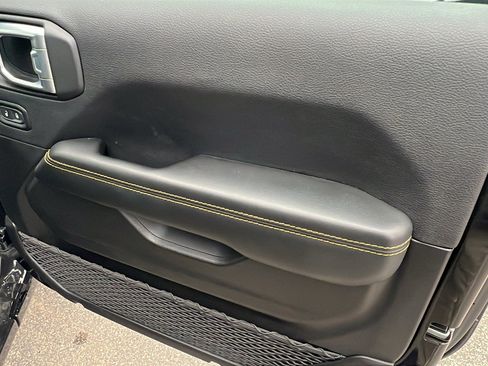 Used 2025 Jeep Wrangler Sahara image 18