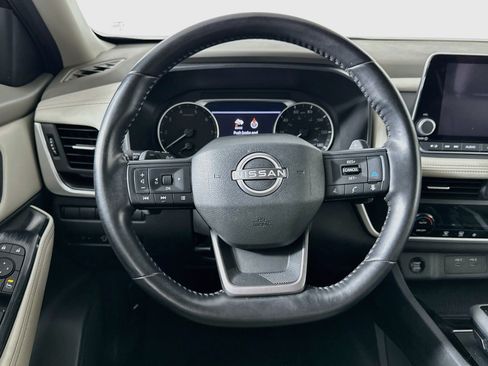 Used 2025 Nissan Rogue SV FWD image 18