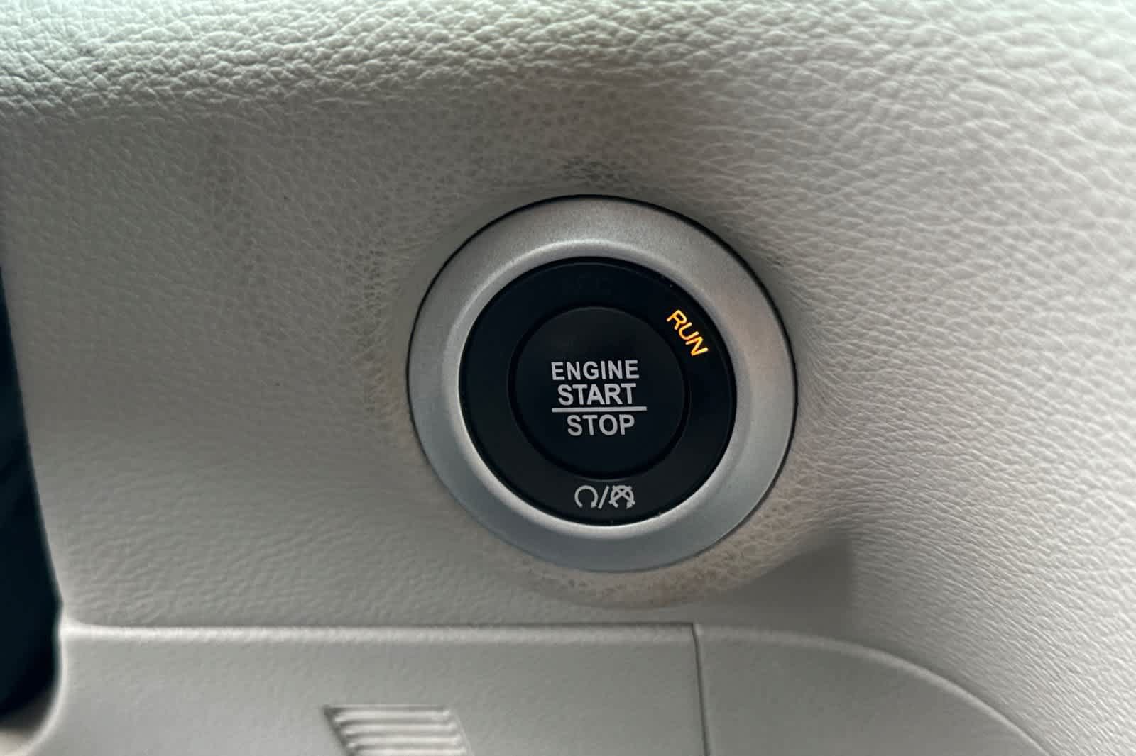 Used 2024 Chrysler Pacifica Limited FWD image 26