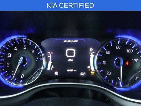 Used 2023 Chrysler Pacifica Touring image 8