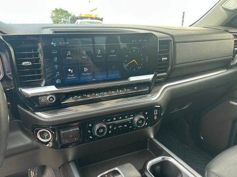 Used 2024 Chevrolet Silverado 1500 LTZ AWD/4WD image 16