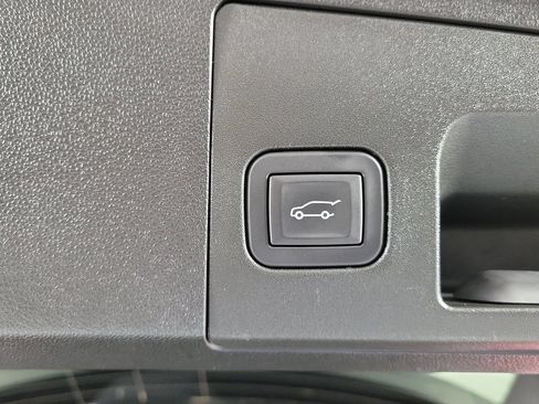 Certified 2025 Cadillac XT4 Premium Luxury FWD image 9