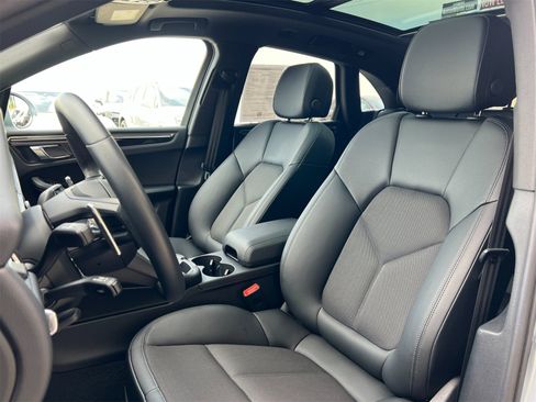 Used 2025 Porsche Macan image 5