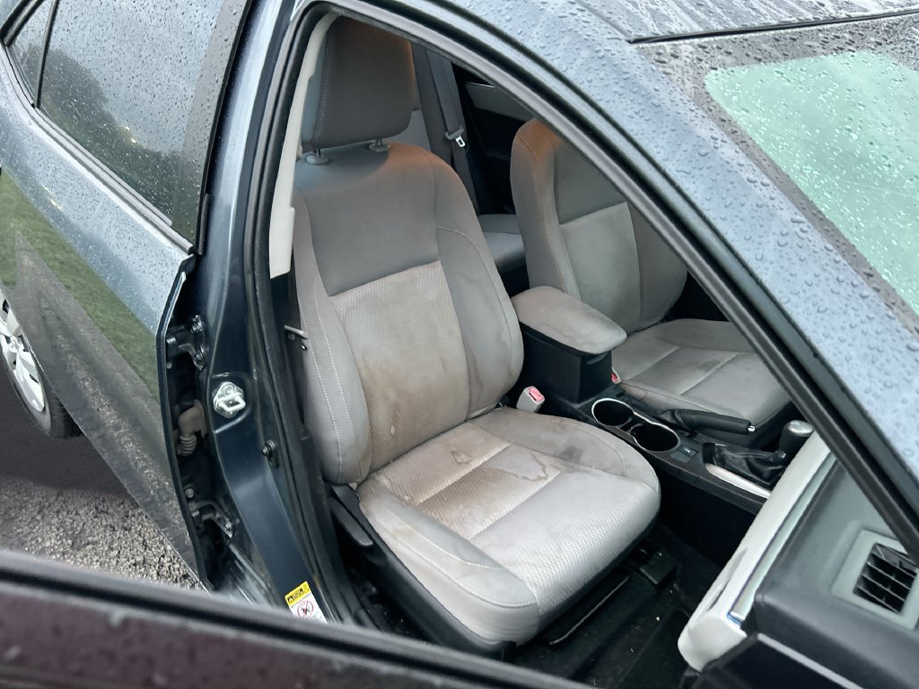 Used 2014 Toyota Corolla LE FWD image 29