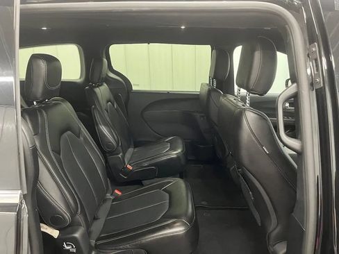 Used 2025 Chrysler Pacifica Select FWD image 22