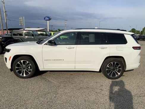 Used 2023 Jeep Grand Cherokee L Overland w/ Advanced Protech Group III AWD/4WD image 9