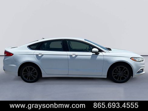 Used 2018 Ford Fusion SE w/ Equipment Group 201A FWD image 2