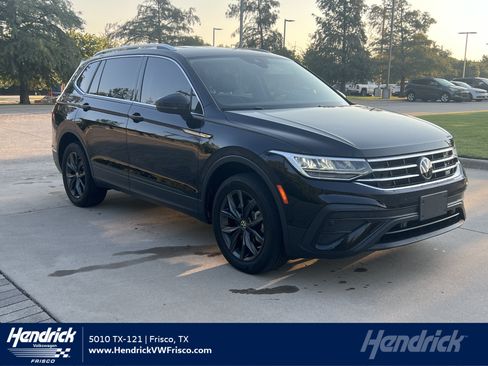 Certified 2022 Volkswagen Tiguan SE FWD image 1