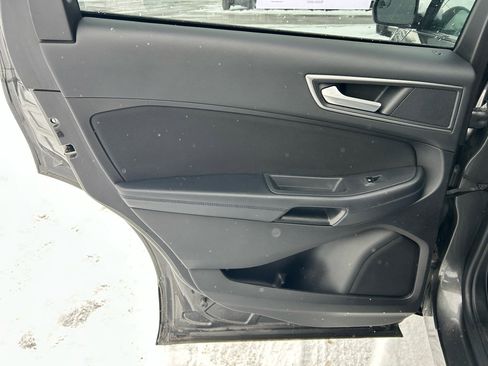 Used 2017 Ford Edge SE image 13