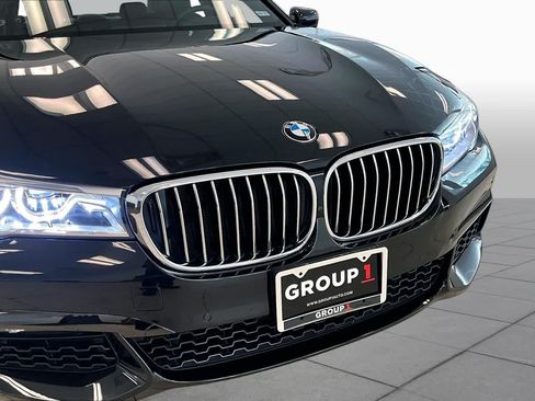 Used 2019 BMW 750i w/ Executive Package RWD image 26