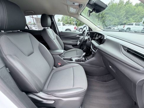 Used 2025 Buick Encore GX Preferred FWD image 22