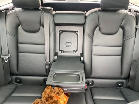 Used 2020 Volvo V60 T5 Cross Country image 7