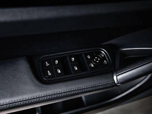 Certified 2023 Porsche Cayenne Turbo AWD/4WD image 22