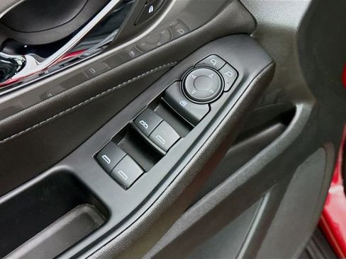 Used 2023 Chevrolet Traverse LT image 18