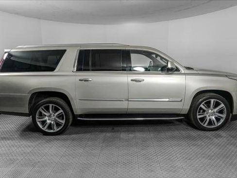 Used 2017 Cadillac Escalade ESV Luxury image 9
