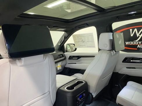 New 2025 Chevrolet Suburban Premier AWD/4WD image 20