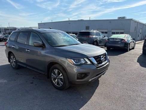 Used 2020 Nissan Pathfinder S AWD/4WD image 2