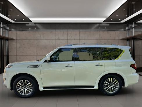 Used 2023 Nissan Armada SL w/ Captain's Chairs Package image 3