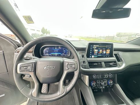 Certified 2023 Chevrolet Suburban Z71 w/ Luxury Package AWD/4WD image 11