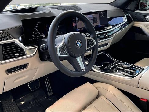 Used 2025 BMW X7 xDrive40i w/ M Sport Package AWD/4WD image 19