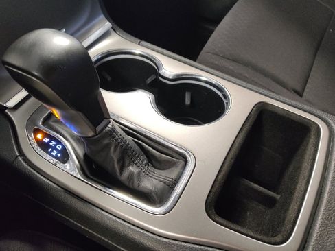 Used 2018 Jeep Grand Cherokee Laredo image 26