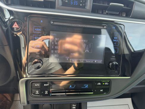 Used 2018 Toyota Corolla SE image 16