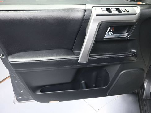 Used 2016 Toyota 4Runner SR5 AWD/4WD image 10