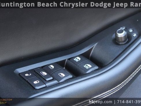 Used 2023 Jeep Grand Cherokee Altitude image 10