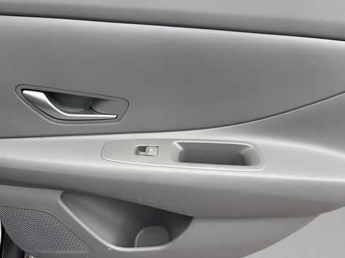 Used 2023 Hyundai Elantra SEL w/ Cargo Package image 19