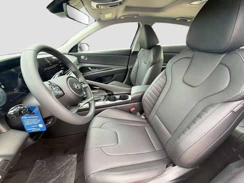Certified 2026 Hyundai Elantra Limited FWD image 22