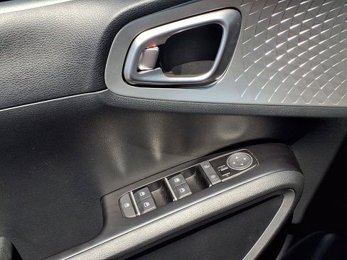 Used 2023 Kia Soul LX FWD image 20