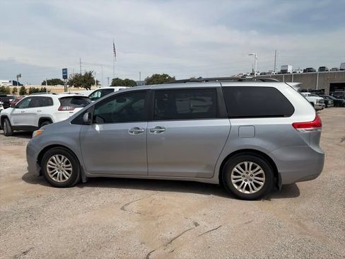 Used 2013 Toyota Sienna XLE FWD image 5