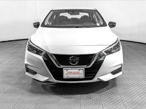 Used 2022 Nissan Versa SR FWD image 12