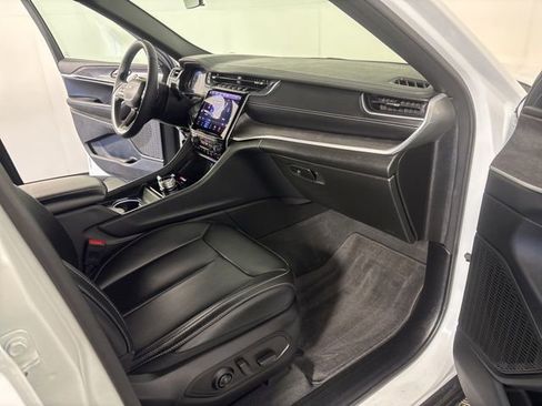 Certified 2025 Jeep Grand Cherokee L Limited w/ Black Appearance Package AWD/4WD image 27