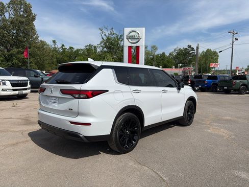 Used 2023 Mitsubishi Outlander SE Black Edition image 7