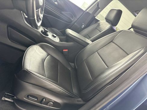 Used 2024 GMC Terrain SLT image 11